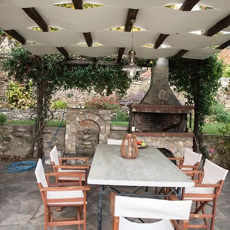 πέτρινο αρχοντικό Vila *