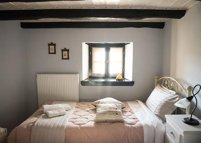 πέτρινο αρχοντικό *